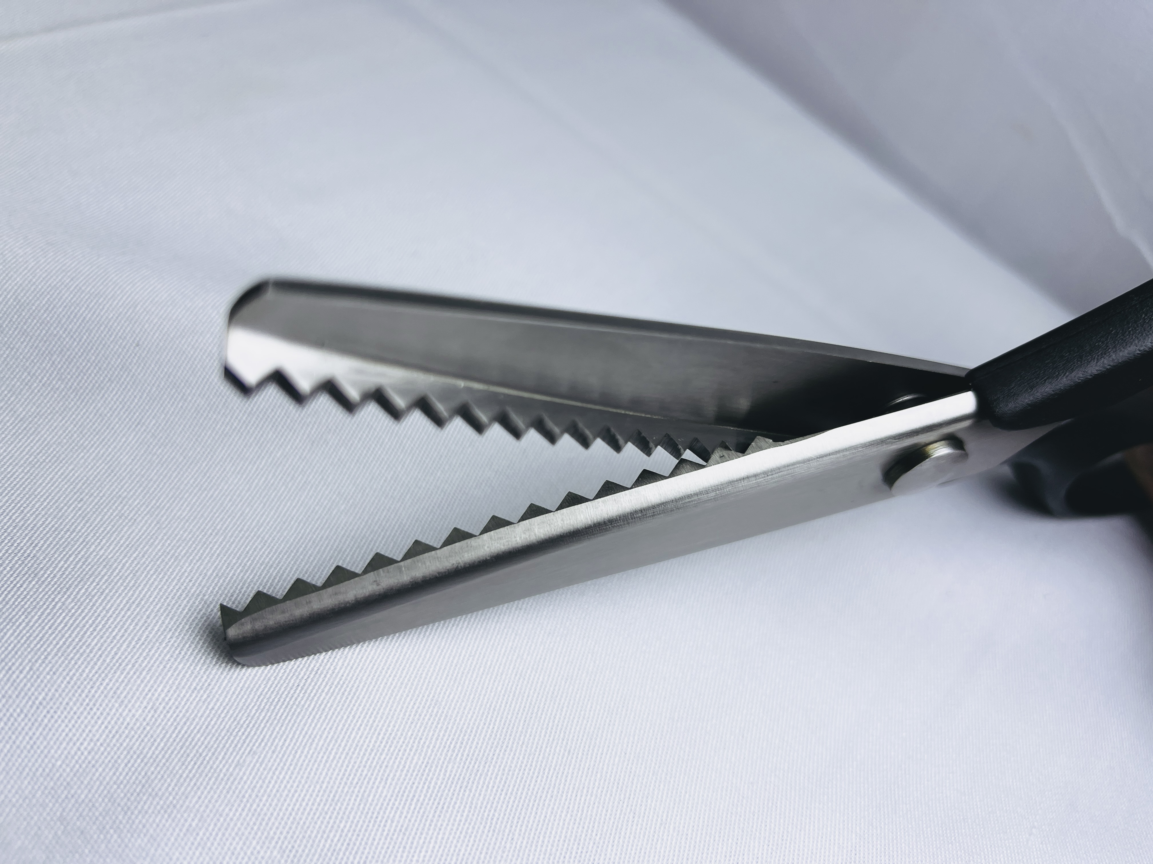 مقص مسنن | صورة المنتج